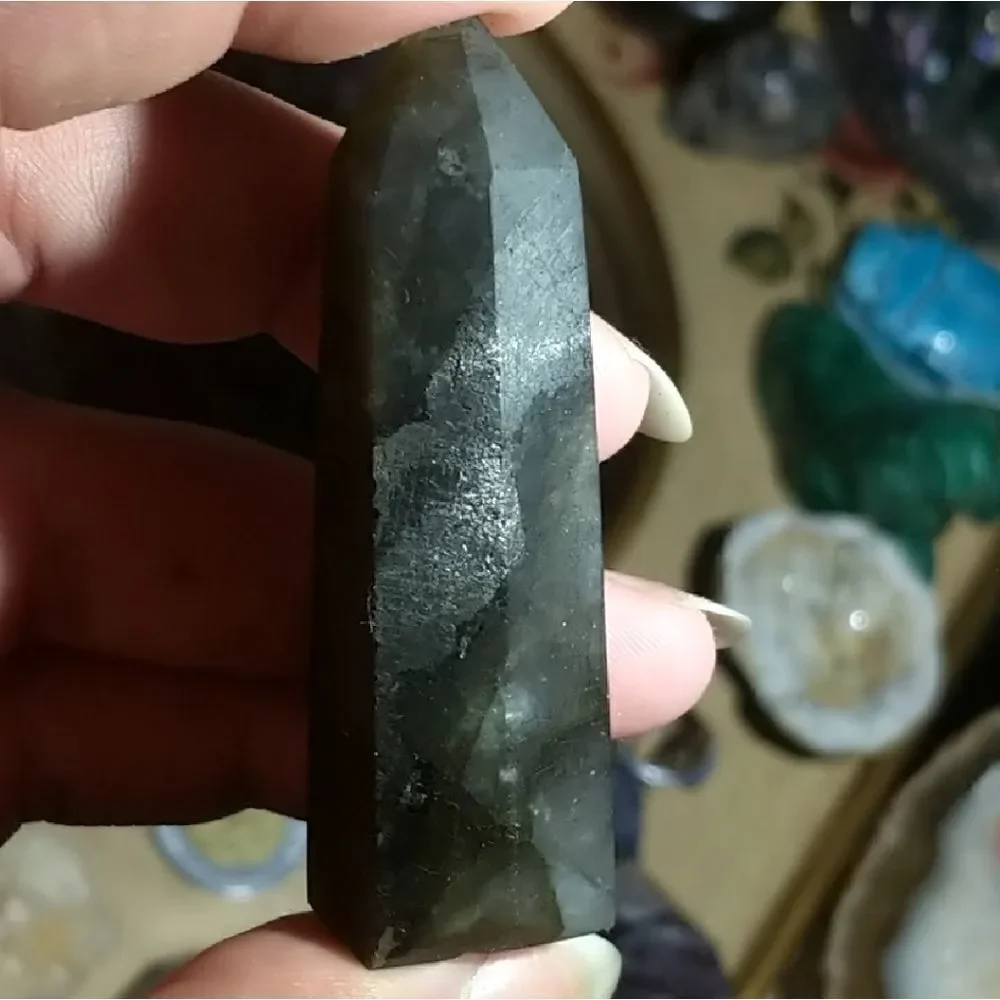 2.5" Labradorite Tower - Picture 4 of 6
